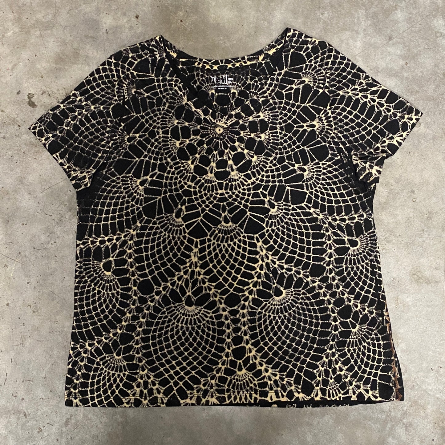 Doily Print ~ V Neck, 2X