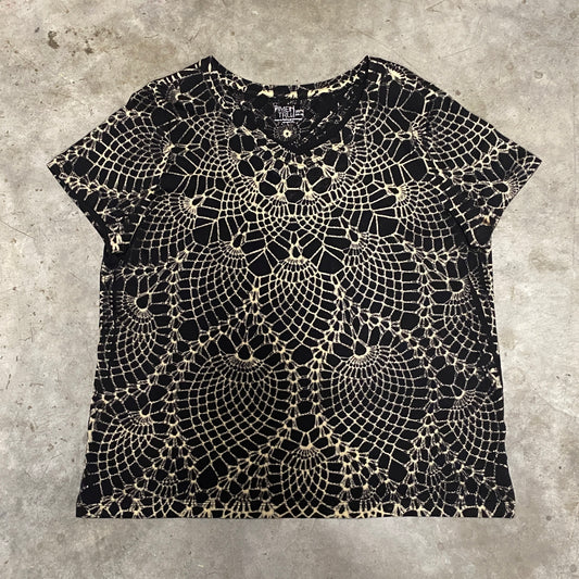 Doily Print ~ V Neck, XL