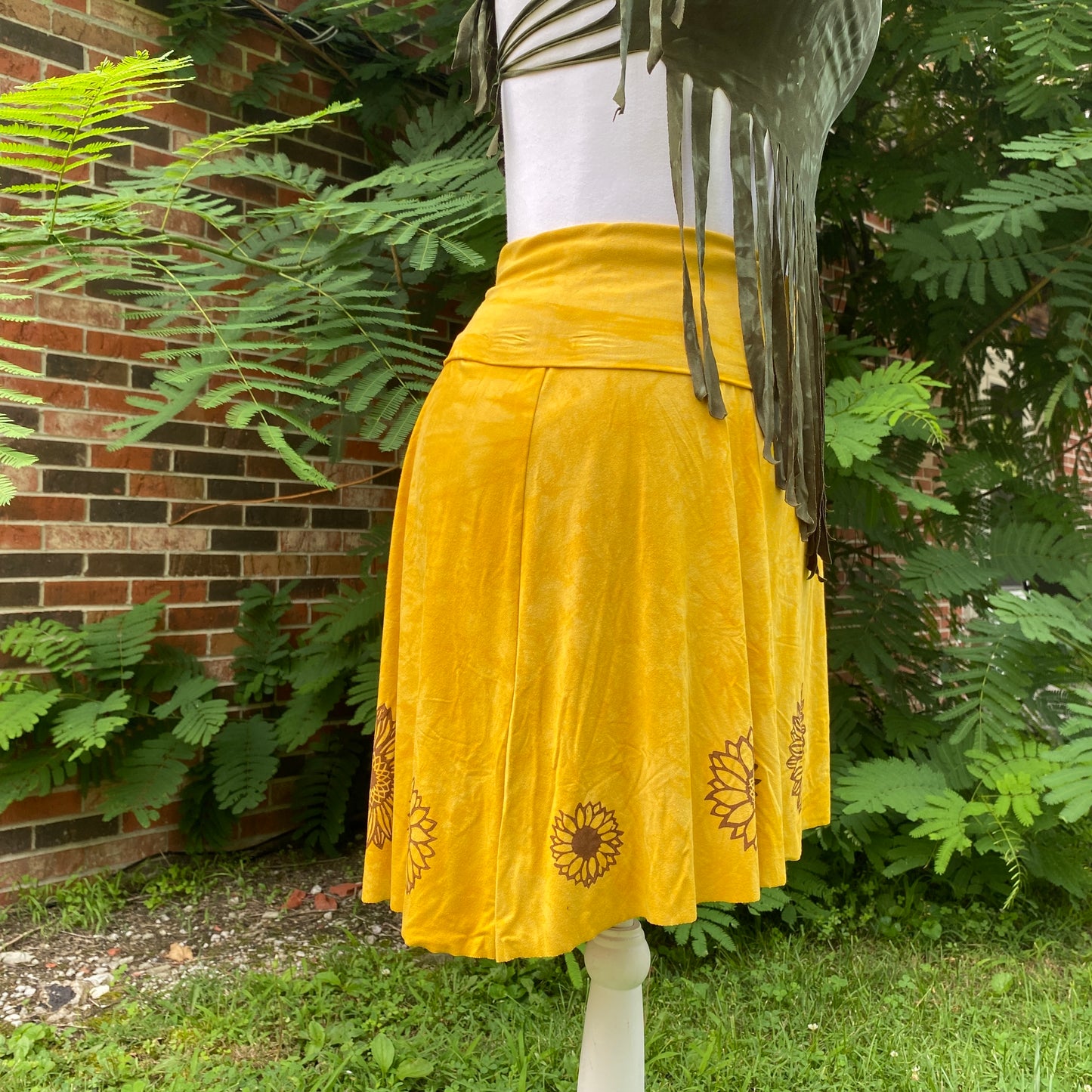 Tree’s Skirt, Sunflowers!