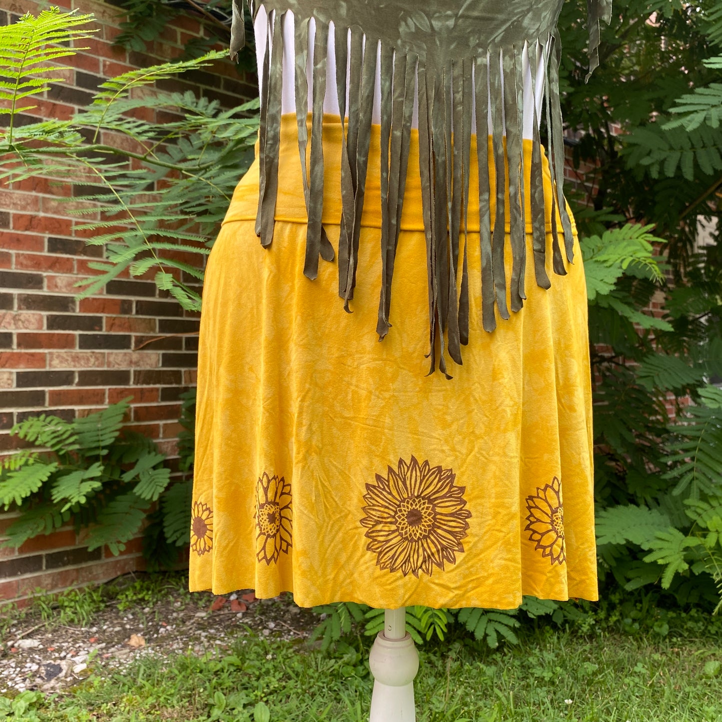 Tree’s Skirt, Sunflowers!